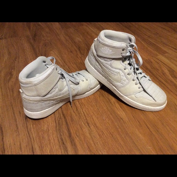 Air Jordan 1 retro high AJKO pure platinum shoes.